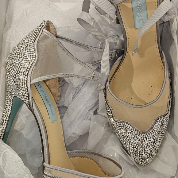BETSEY JOHNSON SILVER crystal studded Heels 🩵 - Picture 3 of 5